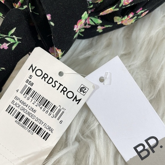 BP Black Grounded Ditsy Floral Everyday Floral Button-Up Romper V-Neck Size S - Picture 10 of 11